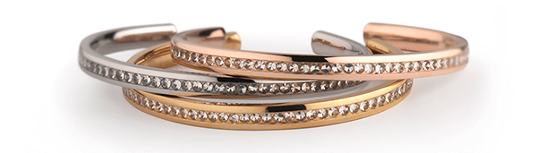 _MelanO--Side-Collection-Bangle.-Van-edelstaal-in-de-kleuren-zilver,-rosegoud-en-goud.-De-bangle-heeft-45-Crystal-zirkonia-stenen.-Verkrijgbaar-voor-59,95eu-per-stuk