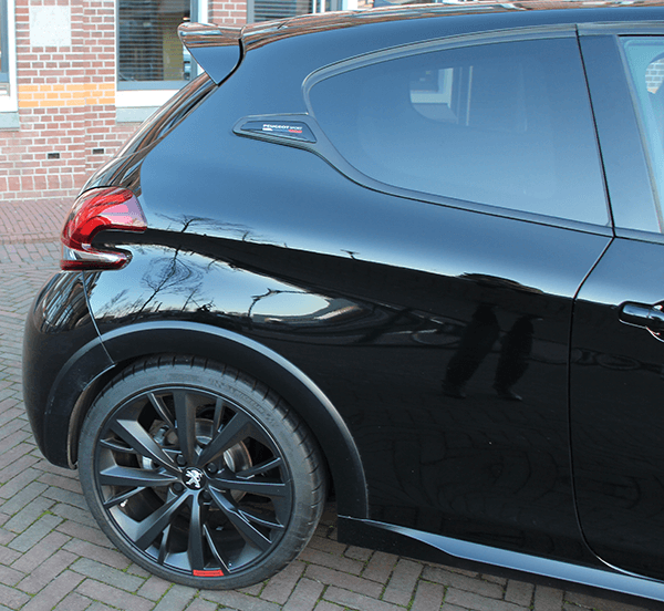 Peugeot208gti17