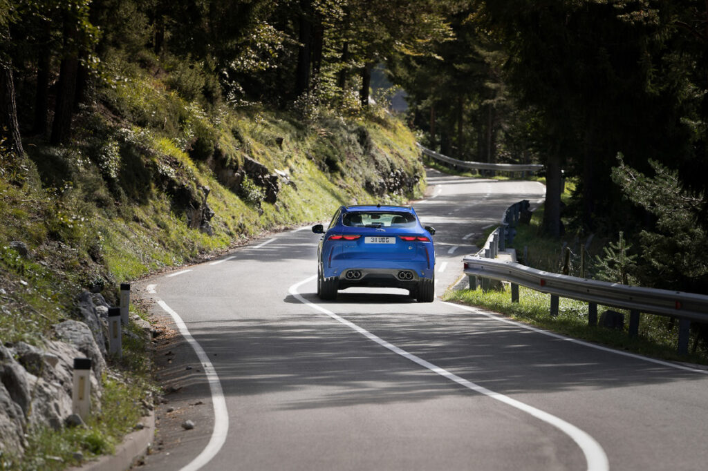 Jaguar F-Pace SVR-6