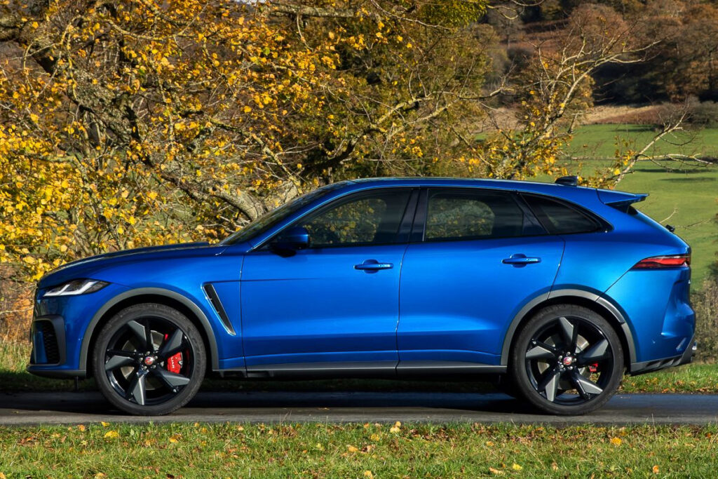 Jaguar F-Pace SVR-8