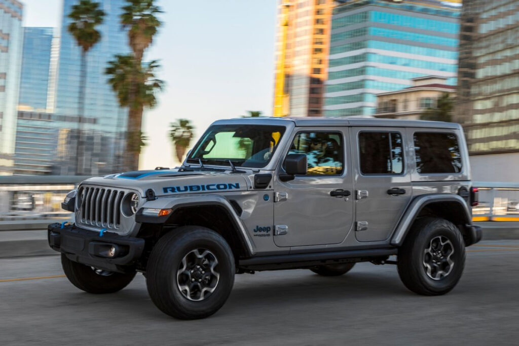 Jeep komt nu met een Wrangler met een wat meer acceptabele prijs: de Jeep Wrangler 4xe Plug-in Hybride