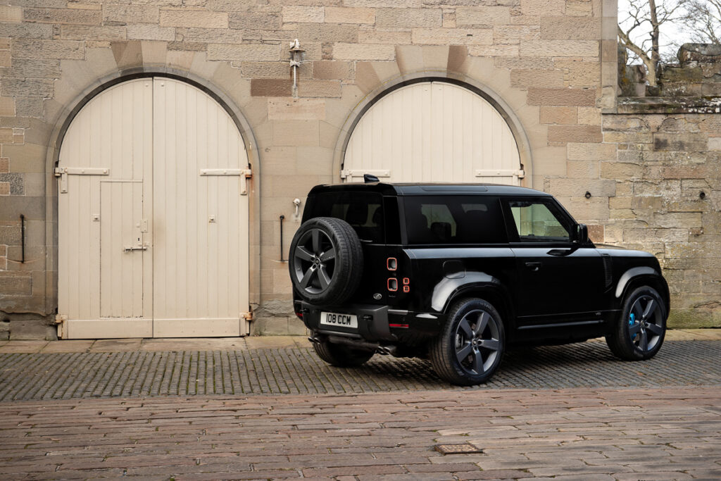 Land Rover Defender V8-10