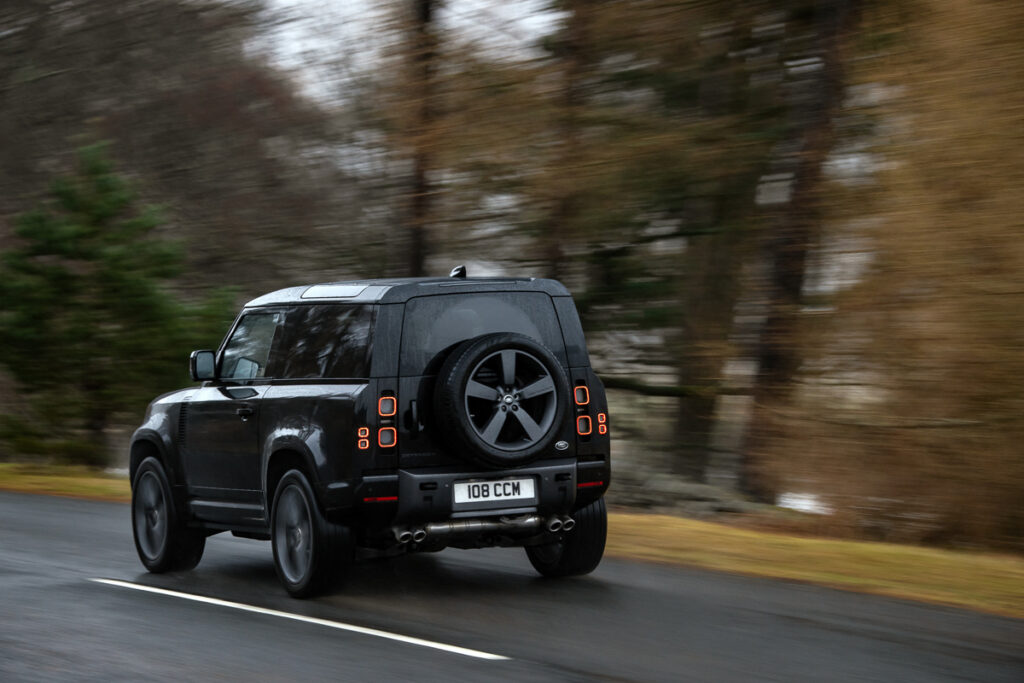 Land Rover Defender V8-6