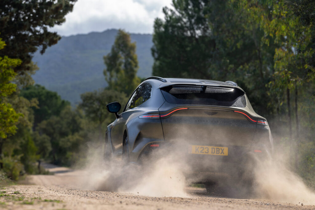 Aston Martin DBX707-6