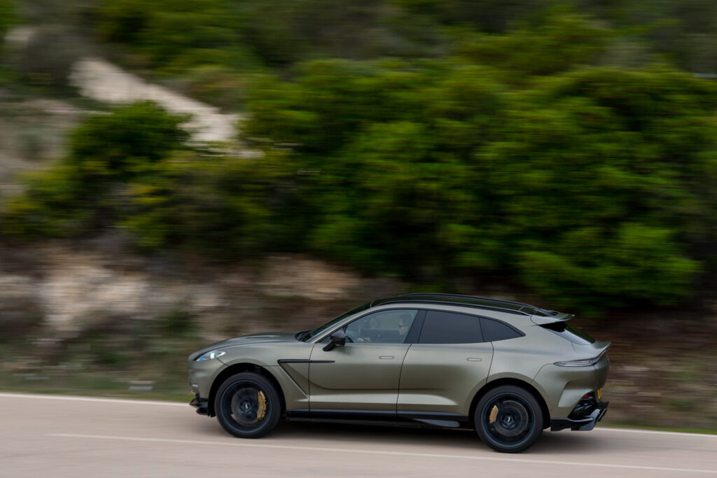 Aston Martin DBX707-8