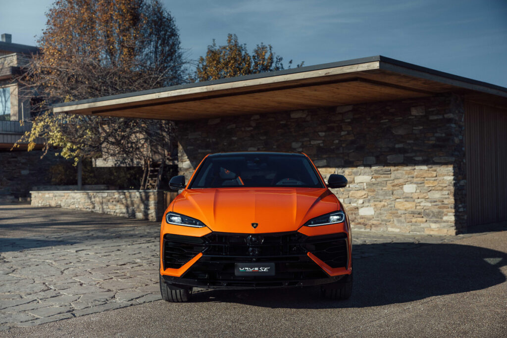 Lamborghini Urus SE-4