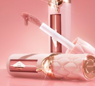 PILLOW TALK PLUMPGASM: ONTDEK CHARLOTTE TILBURY’S NIEUWE GLANZENDE LIPGLOSS

Charlotte Tilbury komt met een gloednieuwe innovatie; de Pillow Talk Plumpgasm. Dit is een glanzende lipgloss die je lippen extra volume geeft en zorgt voor een echte plump. De kleuren bekijk je hier! => ☀️LINK IN BIO
.
.
.

#charlottetilbury #lipgloss #lipplumping