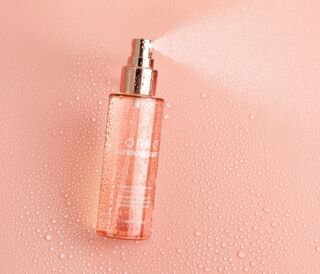 Nieuw: FOREO’s SUPERCHARGED Barrier Restoring Essence Mist
Spray your way naar een dewy en stralende huid met FOREO’s nieuwste SUPERCHARGED Barrier Restoring Essence Mist! Deze mist zorgt ervoor dat de vochtarme huid weer gaat stralen en is dé perfecte aanvulling op de SUPERCHARGED™ skincare collectie van FOREO => ☀️ LINK IN BIO!
.
.
.
#foreo #skincareroutine